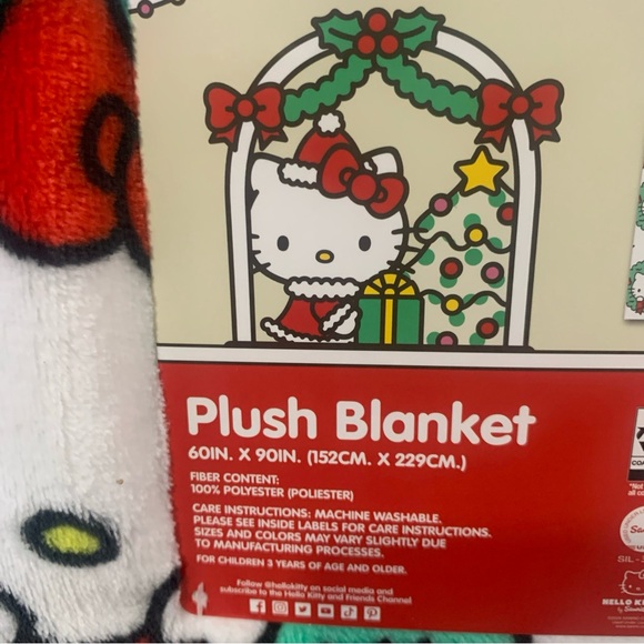 New Hello Kitty Christmas Red Bow Wreath Plush 60 x 90 Throw Blanket With Tag - Picture 6 of 6